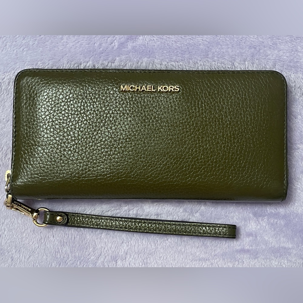 Michael Kors Leather Wallet / Wristlet